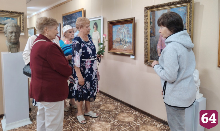 Саратовцы на экскурсии в музее отметили 60-летие прощания со школой