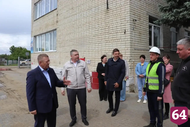 В Аткарске строят спортзал у школы и ремонтируют стадион